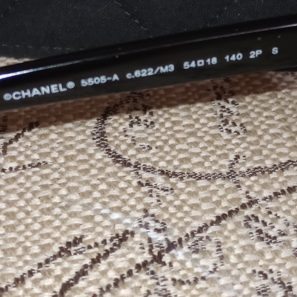 CHANEL Black Sunglasses with Quilted Case - Picture 4 of 8